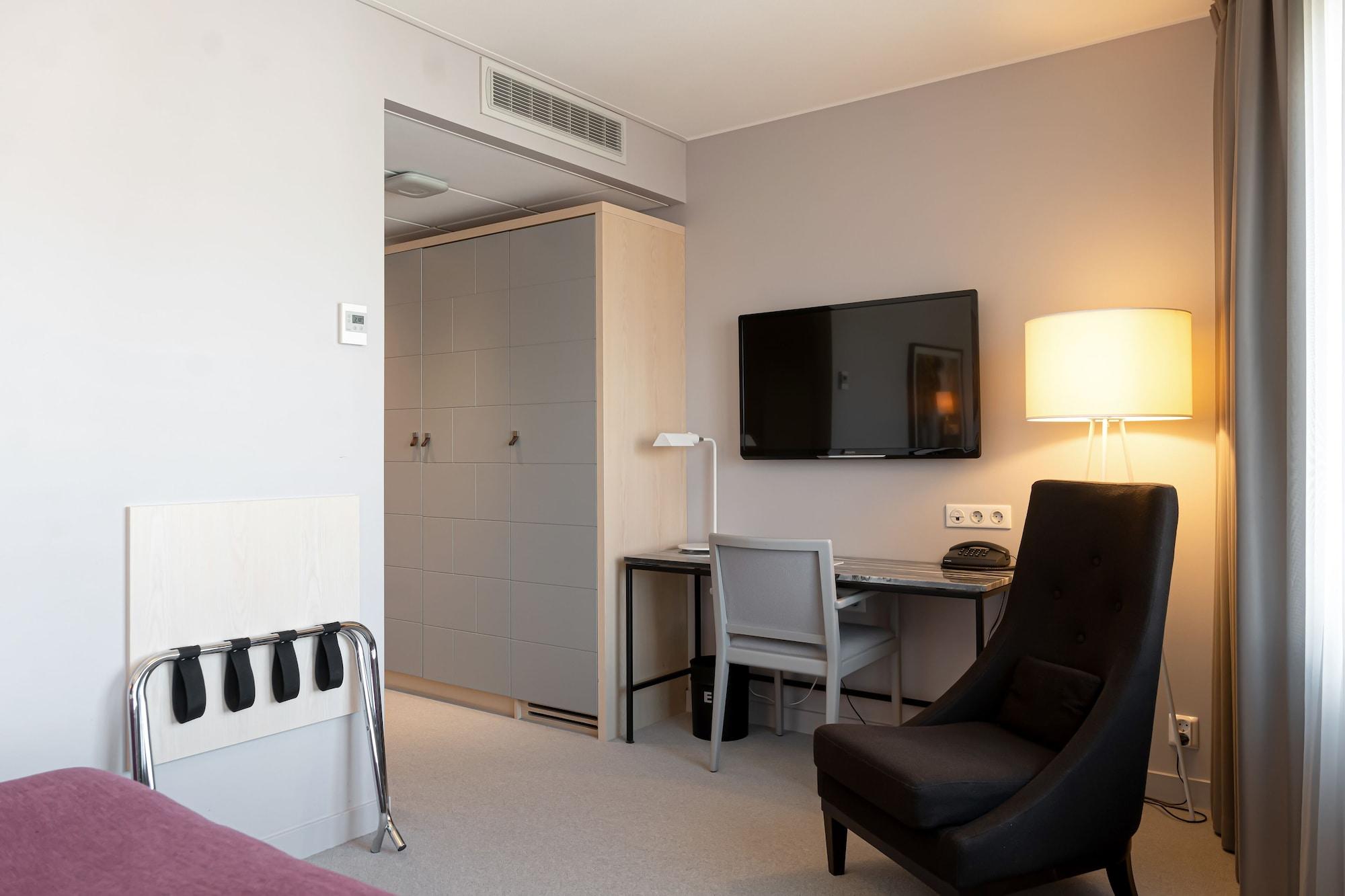 Отель Elite Plaza Oernskoeldsvik Экстерьер фото