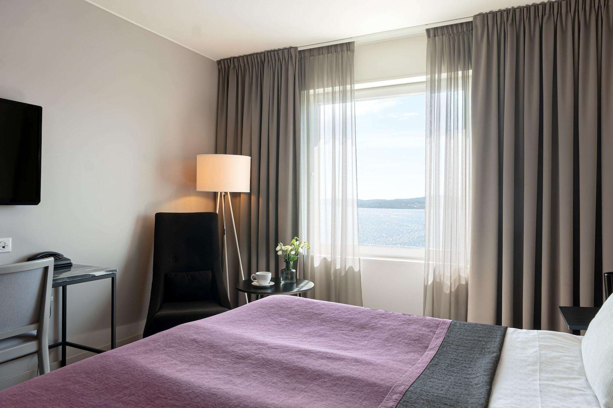 Отель Elite Plaza Oernskoeldsvik Экстерьер фото