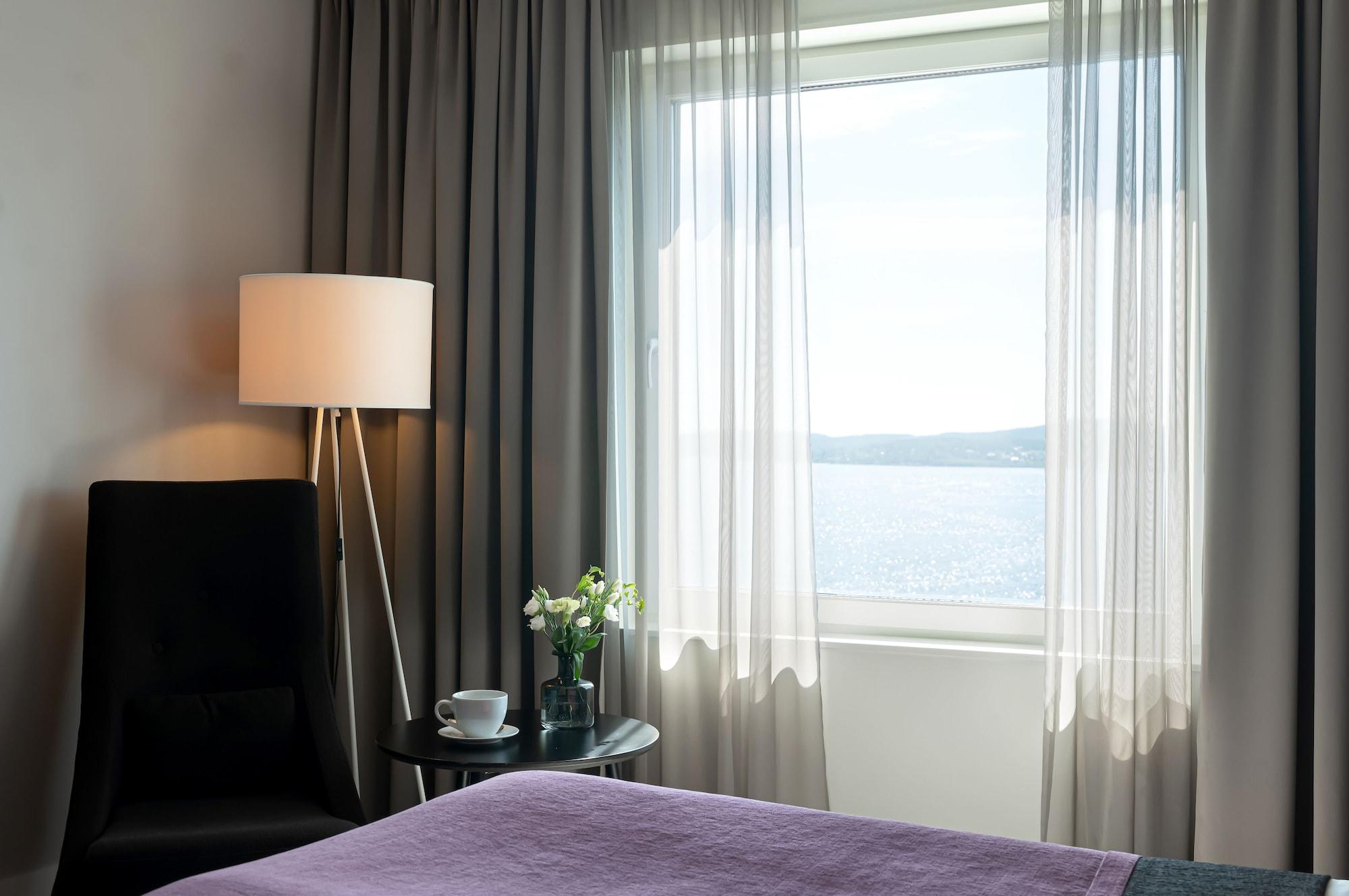 Отель Elite Plaza Oernskoeldsvik Экстерьер фото